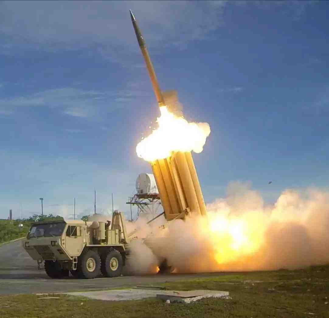 Mise à feu d'un THAAD par l'armée américaine en 2013.