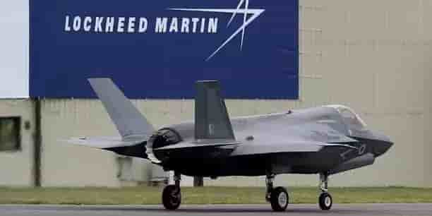 F-35 devant l'usine Lockheed Martin.