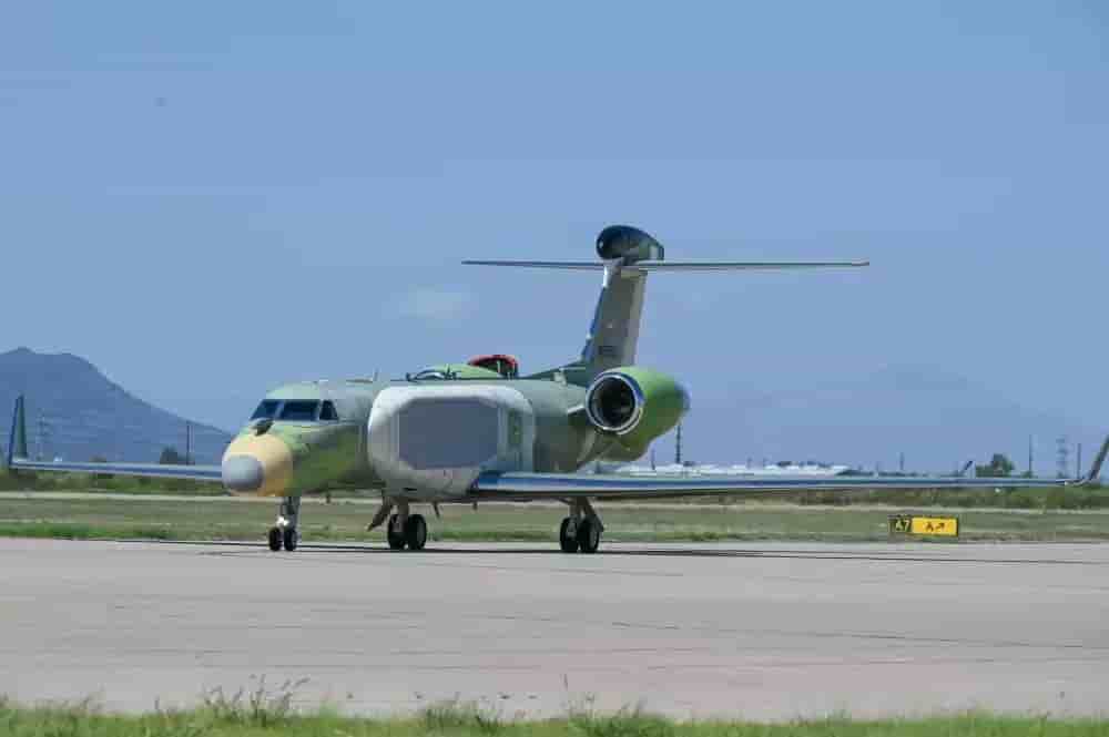 Première image de l'EC-37B Compass Call II.
