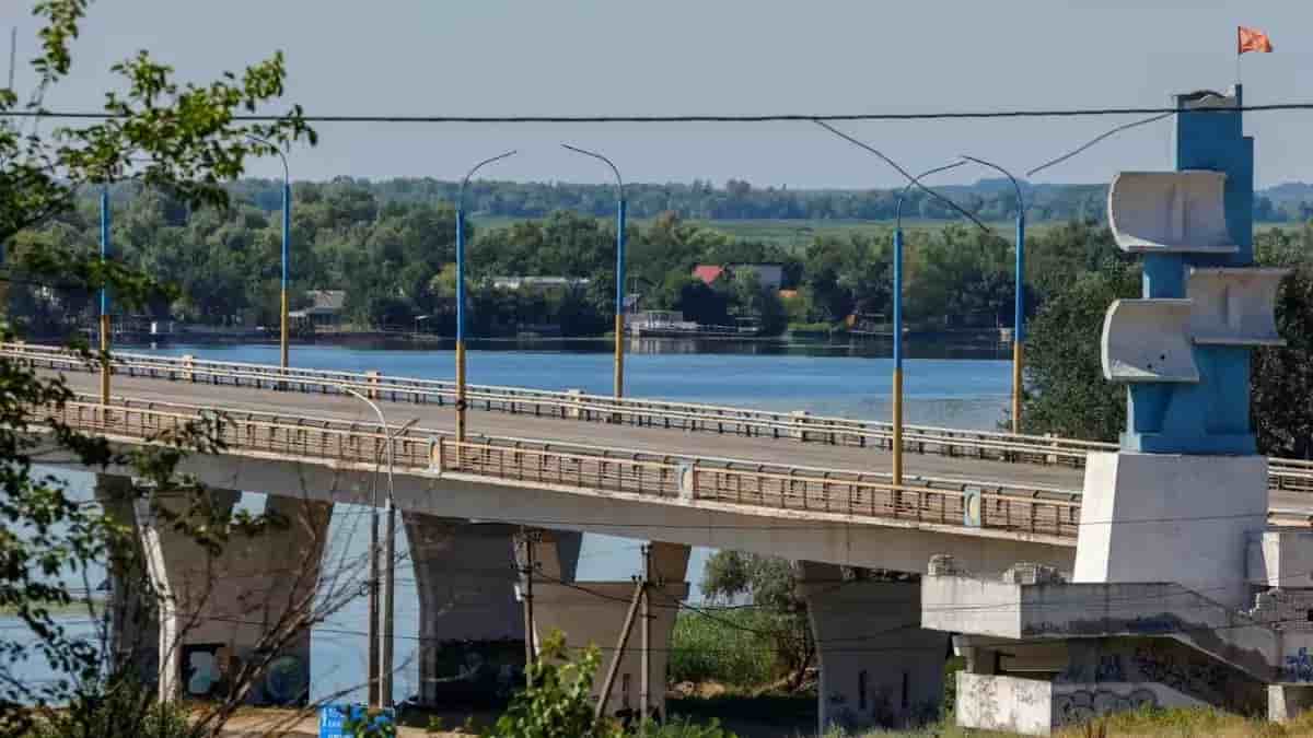 Le pont autoroutier Antonovskiy de Kherson.