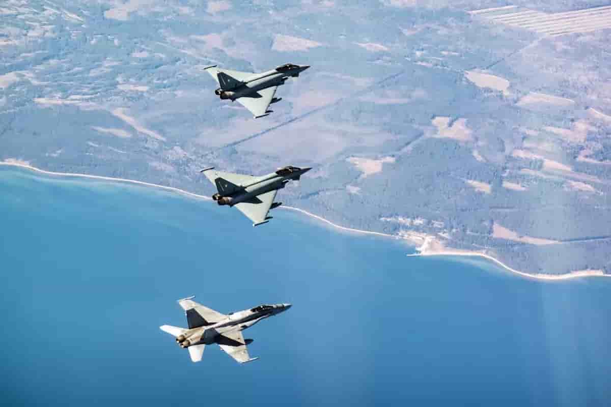F/A-18C finlandais et Eurofighter 2000 allemand dans le cadre de Ramstein Alloy 2022-3.