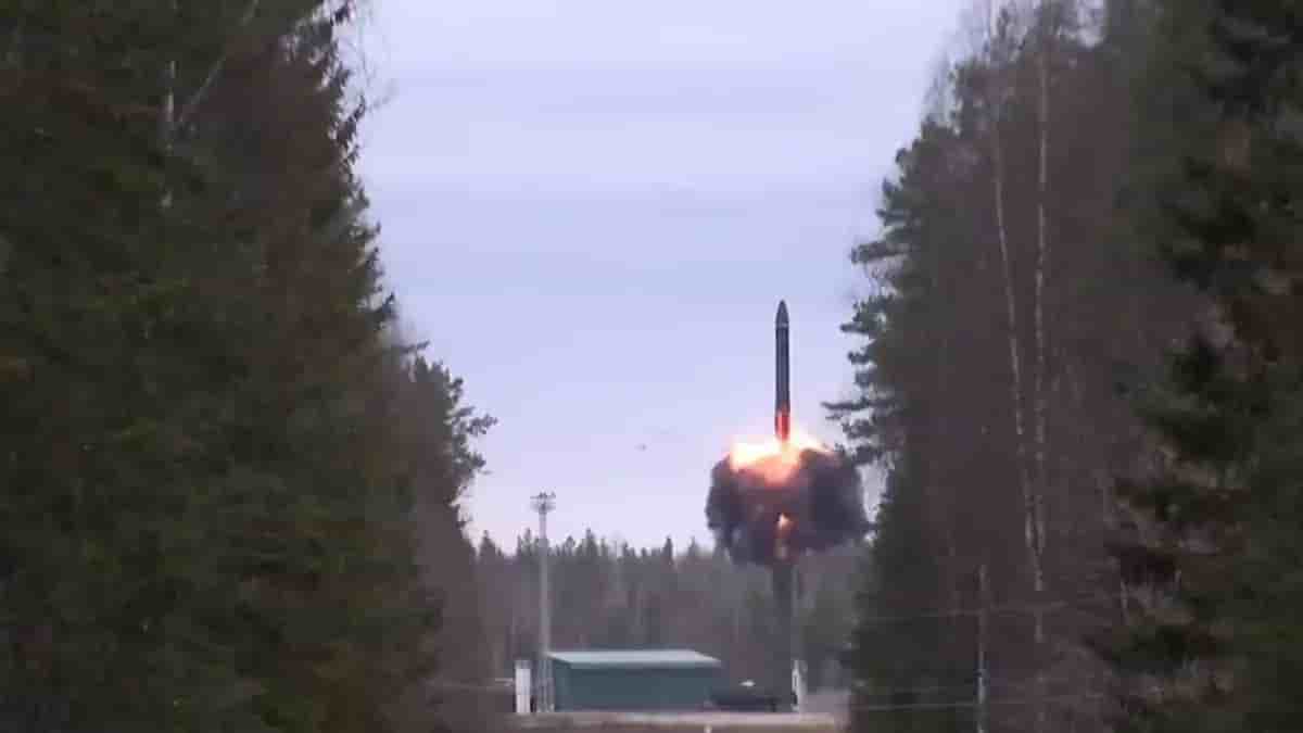 RS-24 Yars ICBM TEL Grom 26 octobre 2022