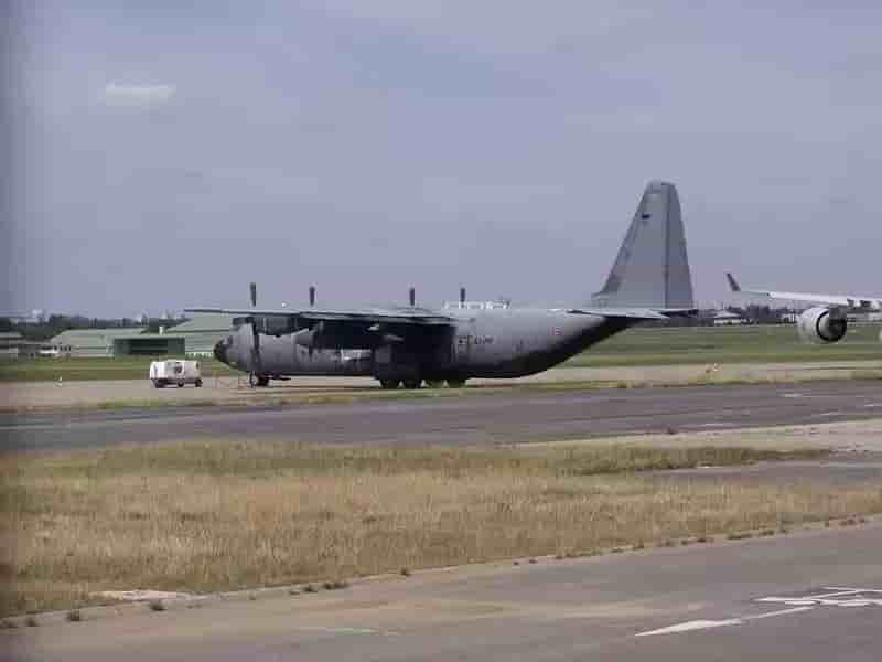 800px-Lockheed_C-130H_Armée_de_l'Air_Le_Bourget