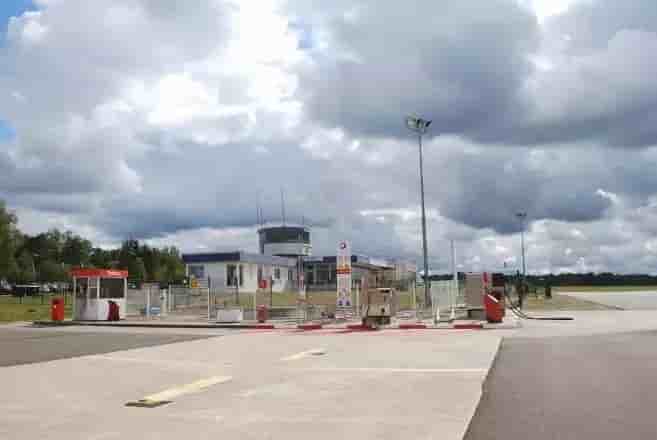 Aerodrome-Auxerre-Branches-aire-avitaillement