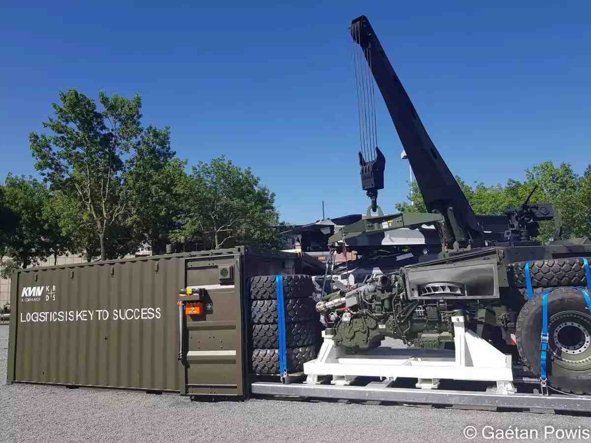 Conteneur logistique de KMW durant le salon Eurosatory 2022.