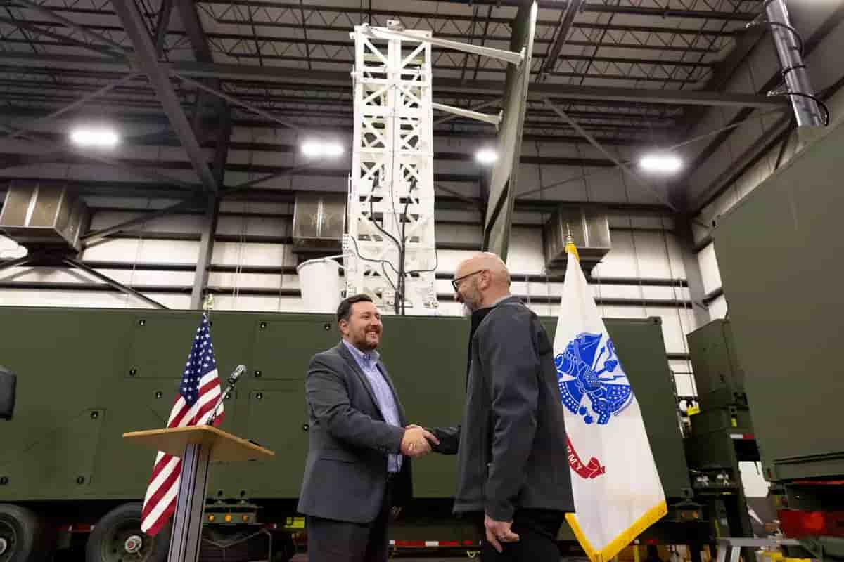 Remise du système lance-missiles Typhon ou MRC/Mid-Range Capability de Lockheed Martin à l'US Army.
