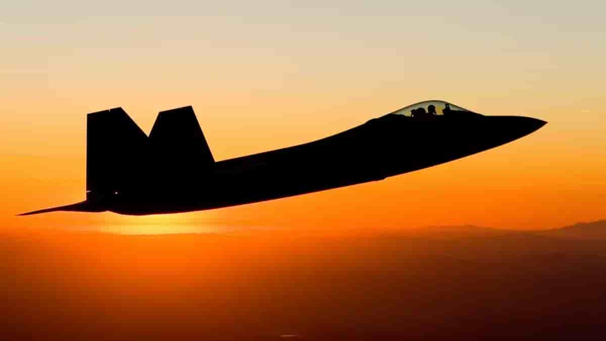 F-22 couché de soleil