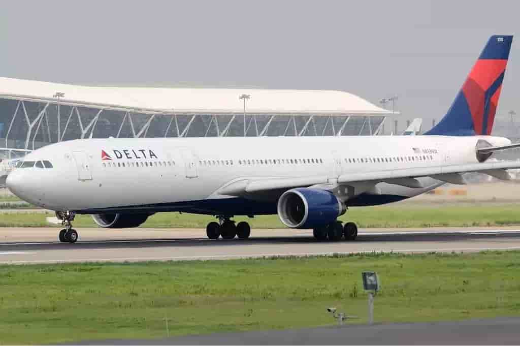 Delta_Air_Lines_Airbus_A330-300_Gu