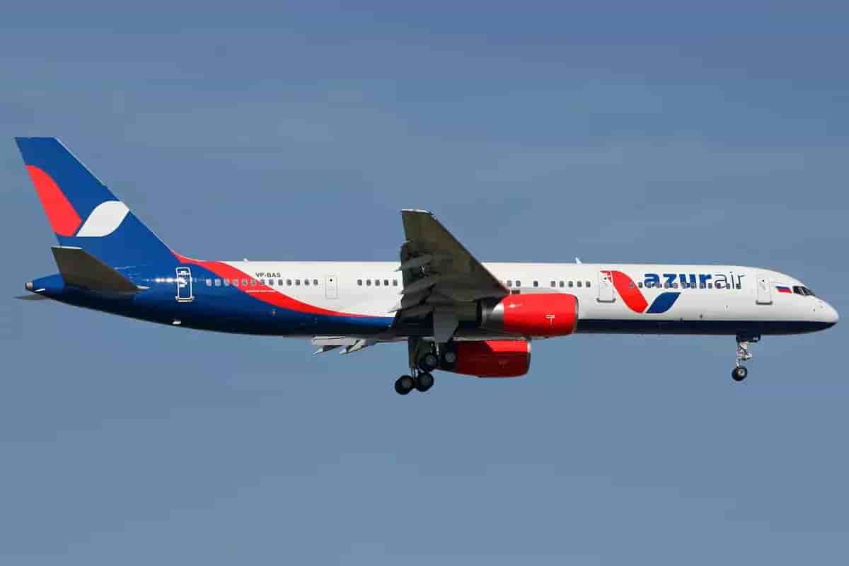 Azur_Air_Boeing_757-200_on_finals_into_Antalya