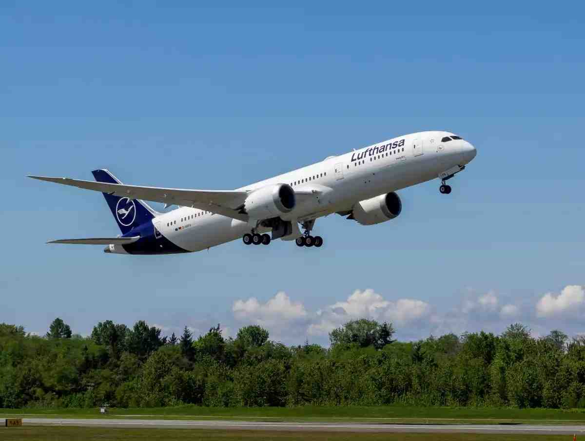 Foto_Lufthansa_B787_Take-Off_01