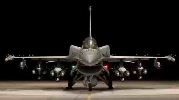F-16V with CFTs in hangar 2