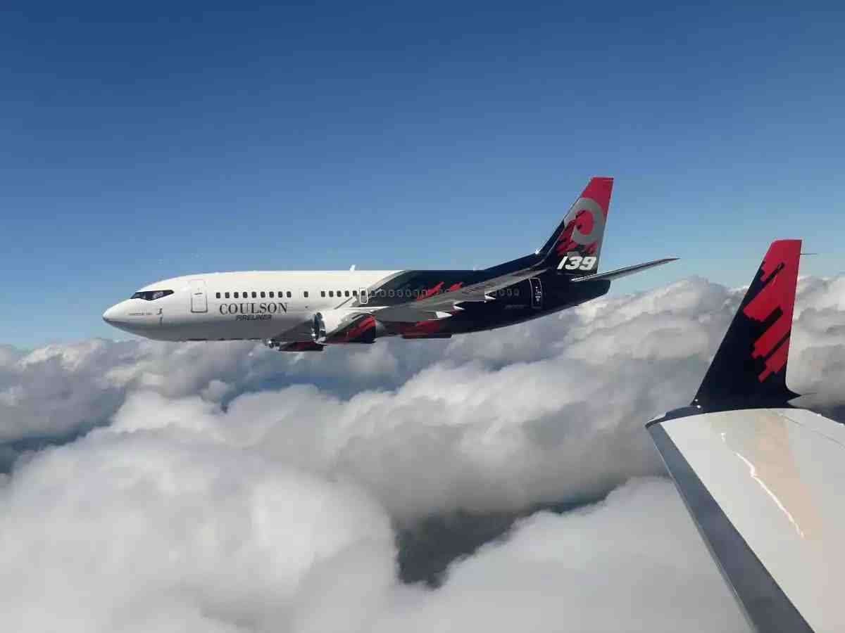 Boeing 737-3H4 bombardier d'eau de Coulson Aviation.