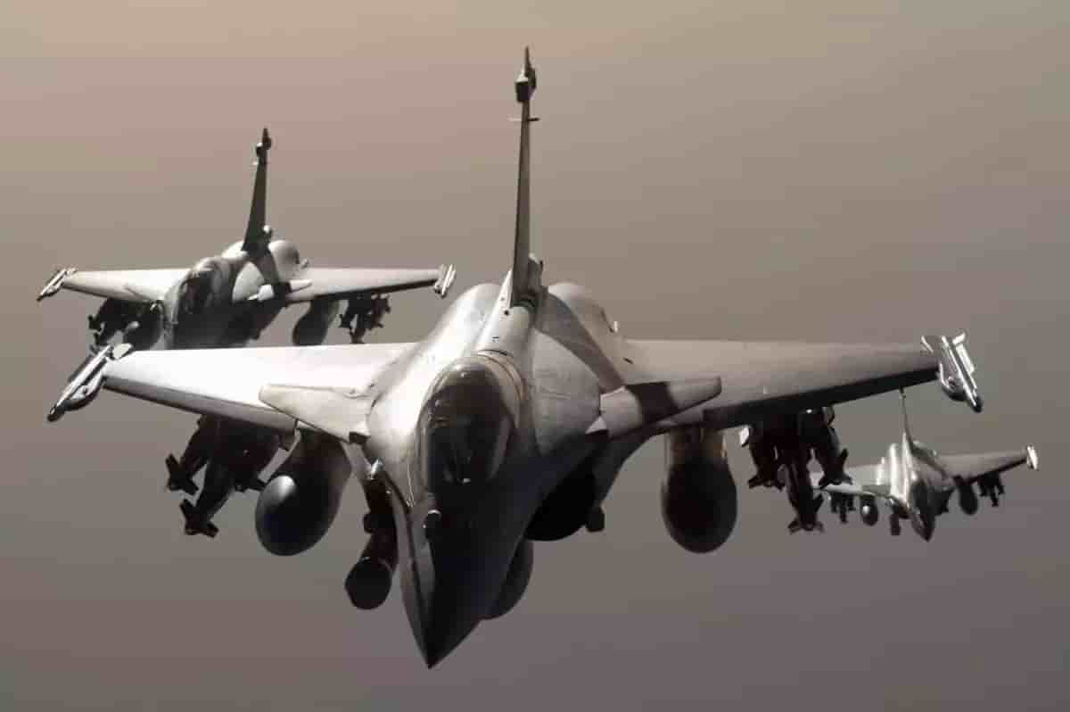 Trois Rafale français.