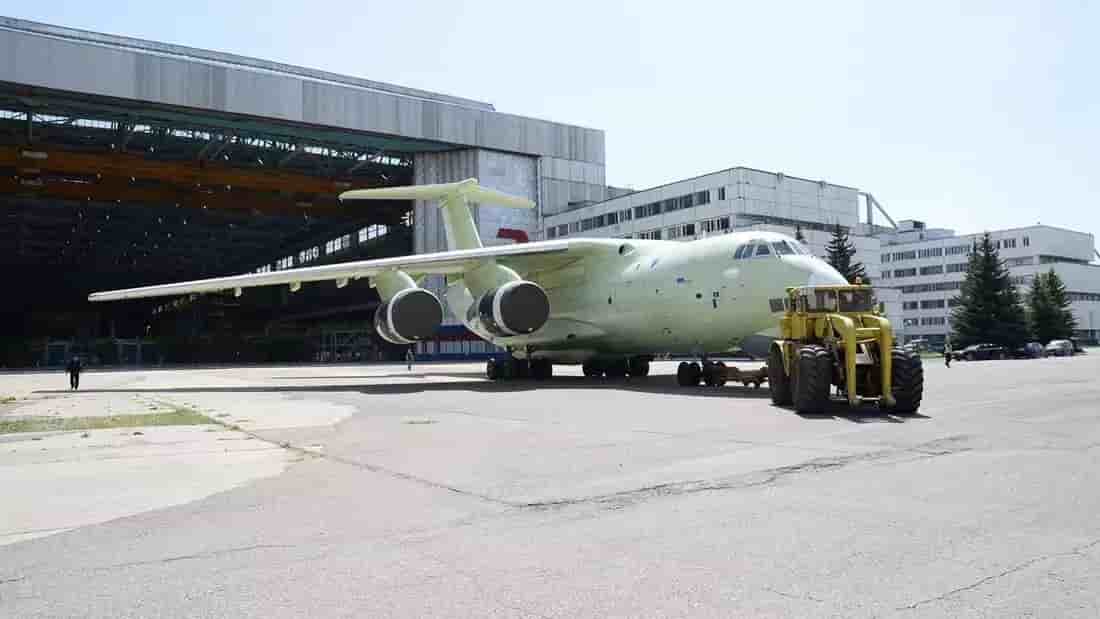 Un avion de transport stratégique Il-76MD-90A sort des chaines de montage de l'usine Aviastar d'Ulyanovsk.