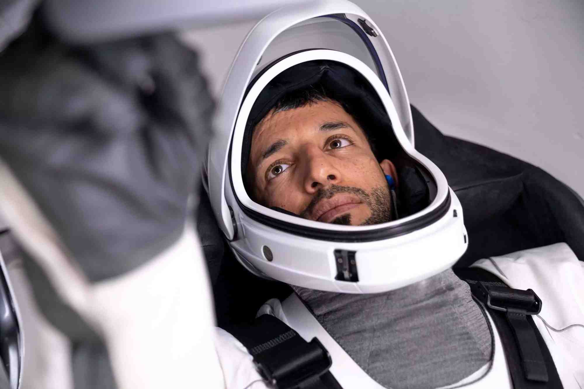 Sultan Al Neyadi dans un simulateur Crew Dragon.