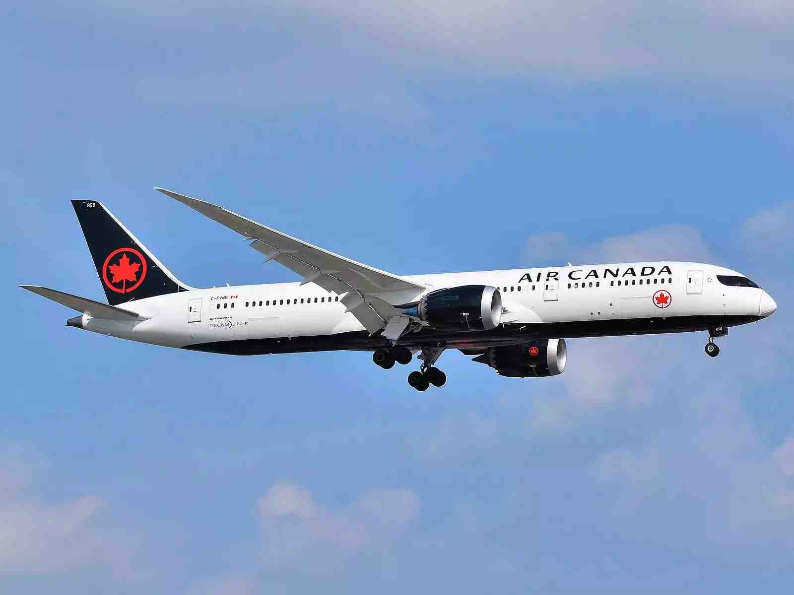 Air_Canada_Boeing_787-9_Dreamliner_C-FVND_approaching_EWR_Airport