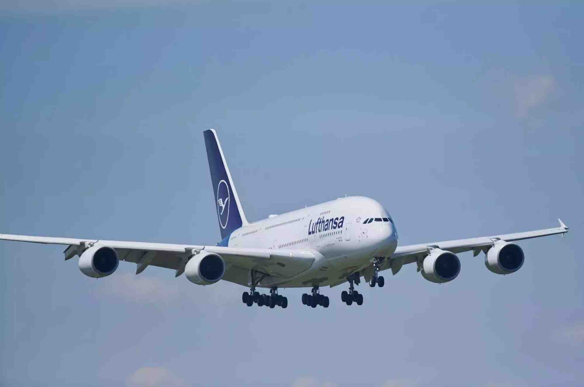 Lufthansa_A380_1