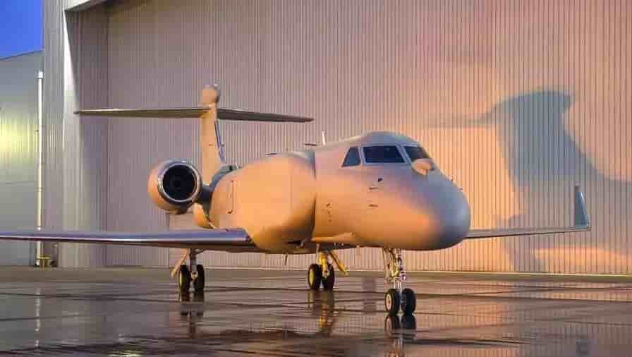 Premier EC-37B Compass Call de guerre électronique, prochainement livré à l'USAF.