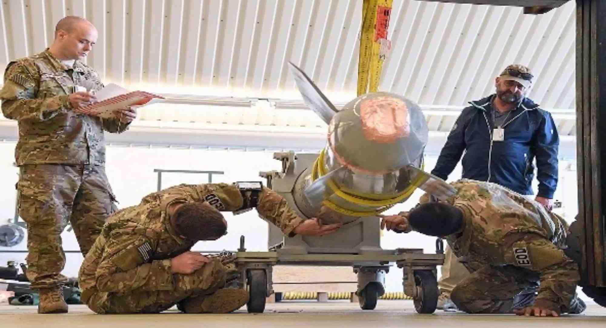 Bombe nucléaire tactique B61 air-sol soit-disant "accidentée".