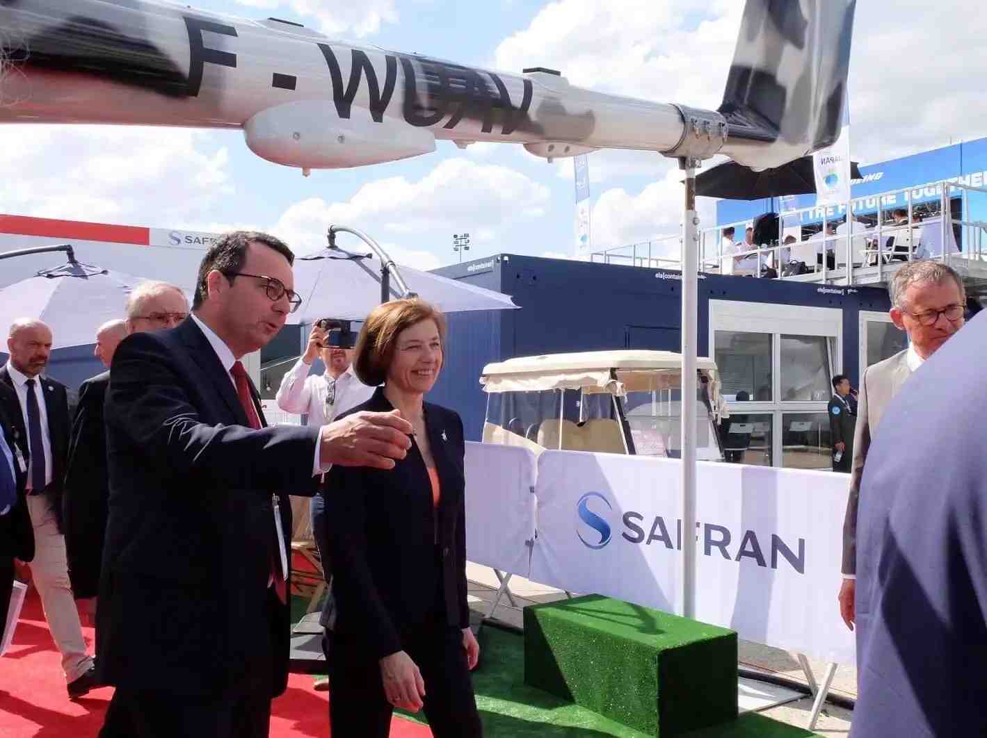 Martin Sion en compagnie de la ministre Florence Parly, lors du Salon du Bourget 2019