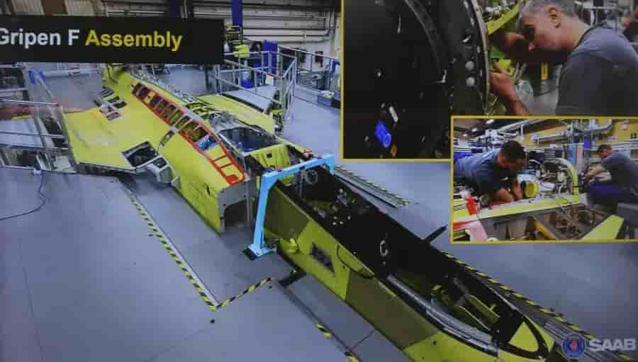 Le premier Gripen F en production en Suède. Image : SAAB.