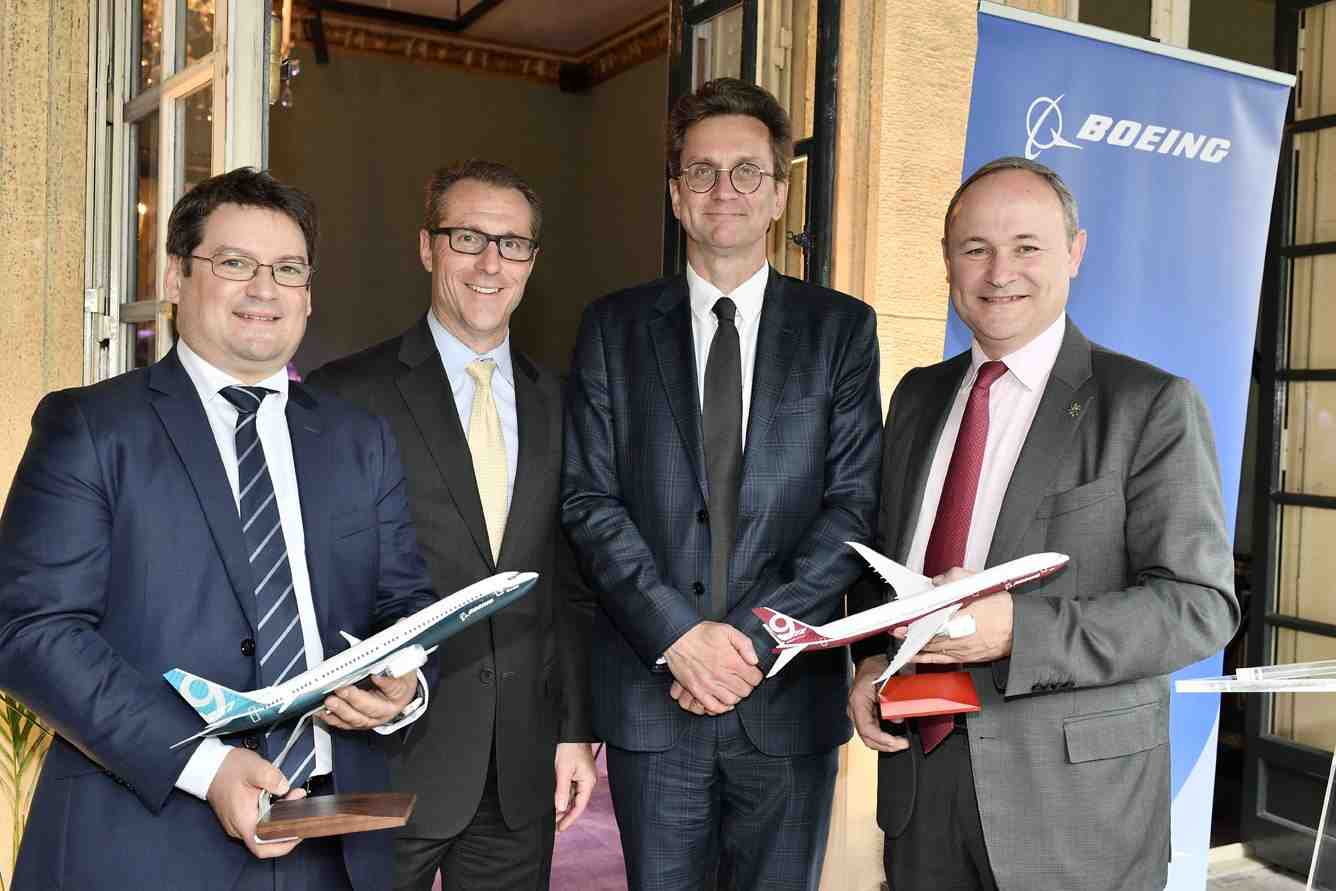 A gauche, David Arragon, directeur général de Crouzet; à droite, Jean-François Chanut, président de Ratier-Figeac.