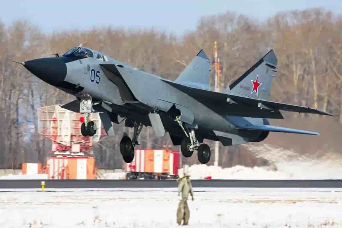 MiG-31BM (Blue 05) russe en plein décollage.