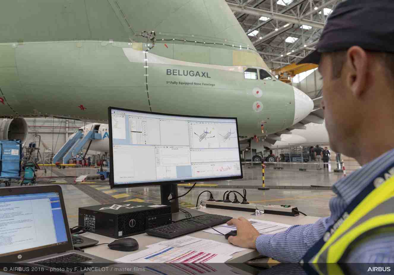 Le premier Airbus BelugaXL a fait l'objet d'essais de vibrations au sol, réalisés par l'Onera en coopération avec son équivalent allemand, le DLR.