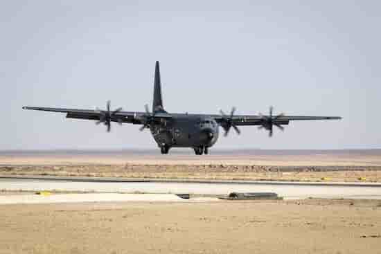 Le C-130J Super Hercules de l'armée de l'air s'est posé pour la première fois sur la BAP en Jordanie.
