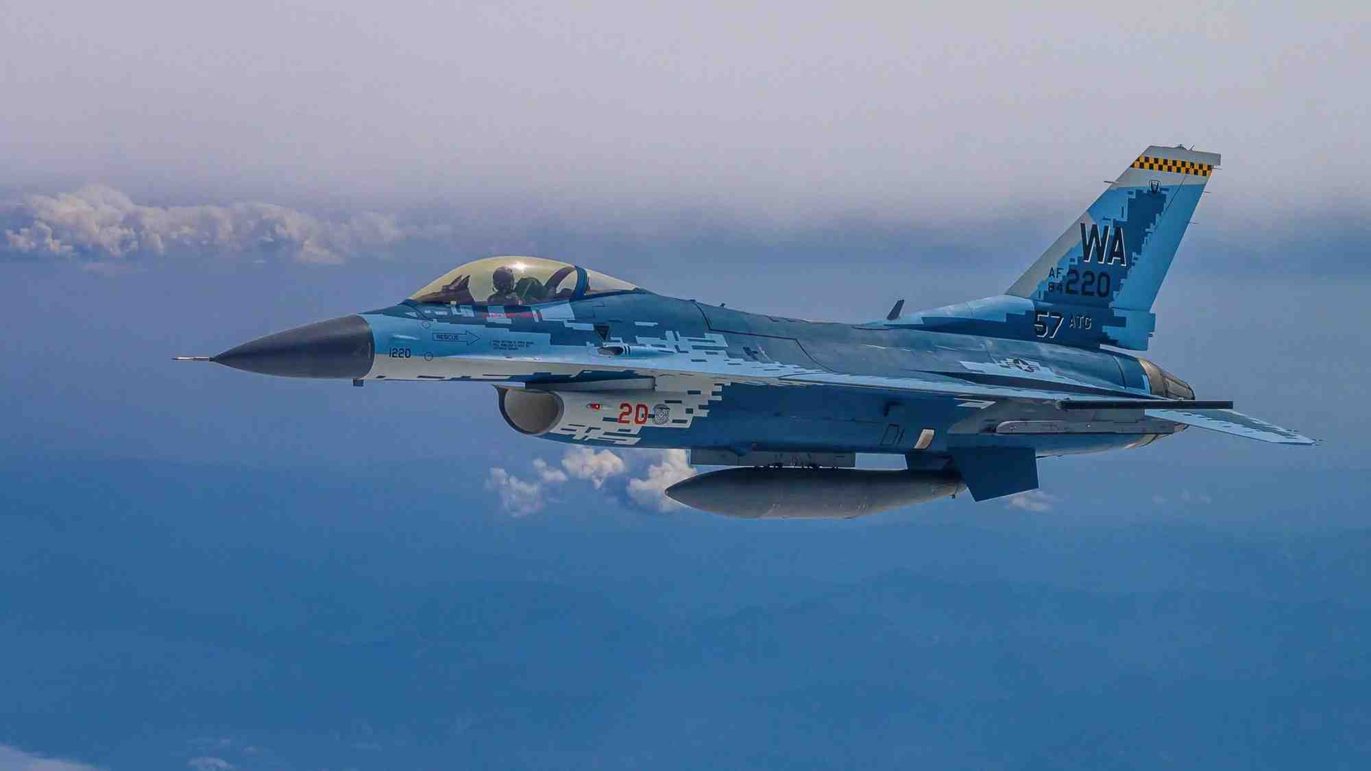 F-16 Fighting Falcon du très célèbre 64th Agressor Squadron.