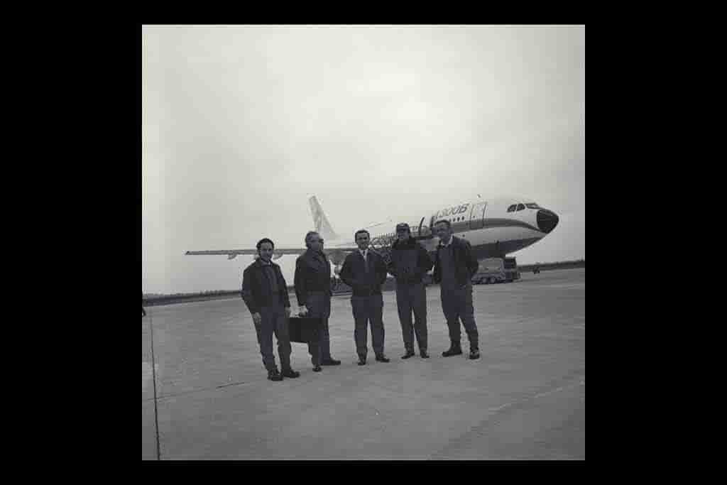 L'Airbus A300B et son équipe d'essais en vol, parmi lesquels navigants figurait Günter Scherer, ingénieur d'essais en vol.