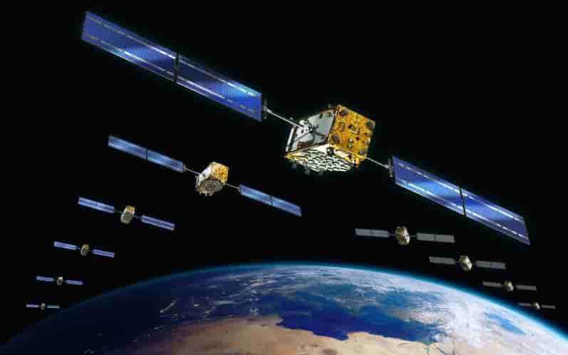 Vue d'artiste de satellites Galileo sur orbite