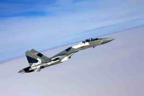 Le Su-35 peut emporter huit tonnes d'armement.