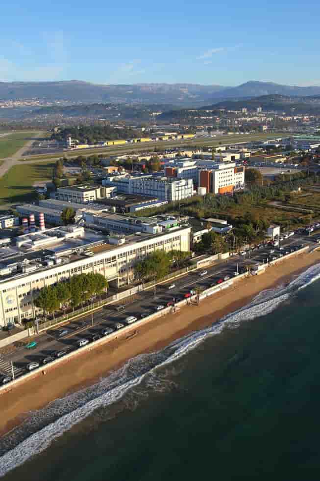 Vue aérienne de l’usine de Cannes