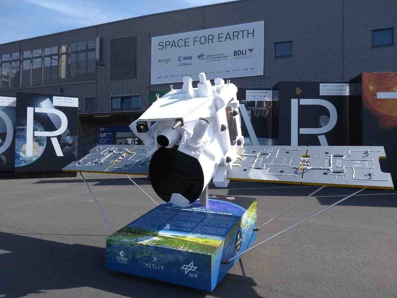 Une maquette échelle 1 de Merlin était exposée devant le pavillon de l'Espace du salon ILA Berlin 2018