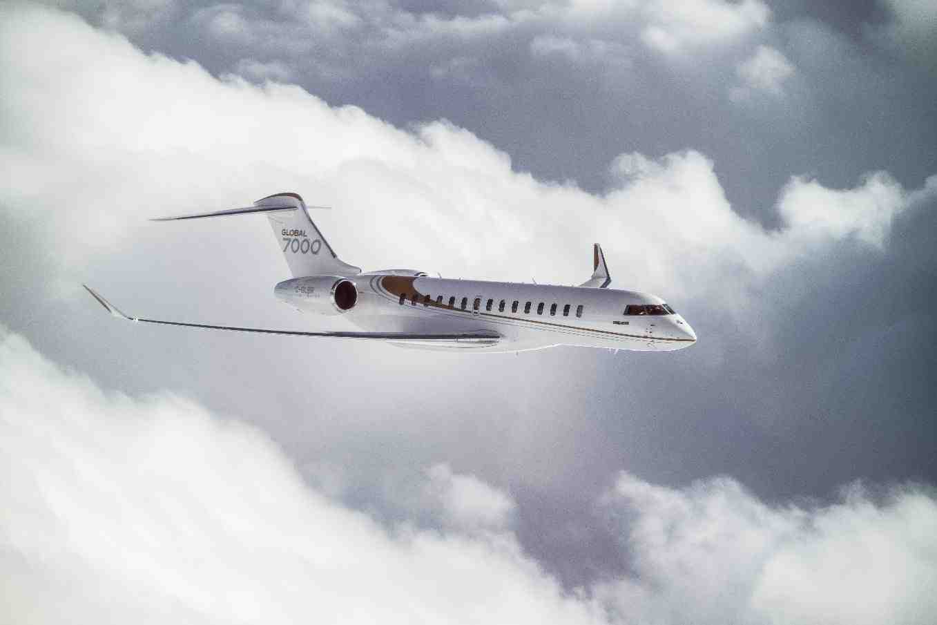 Le Bombardier Global 7000 dispose d'une autonomie de 7 700 nautiques, soit 14 260 km à Mach 0,85 avec 8 passagers.