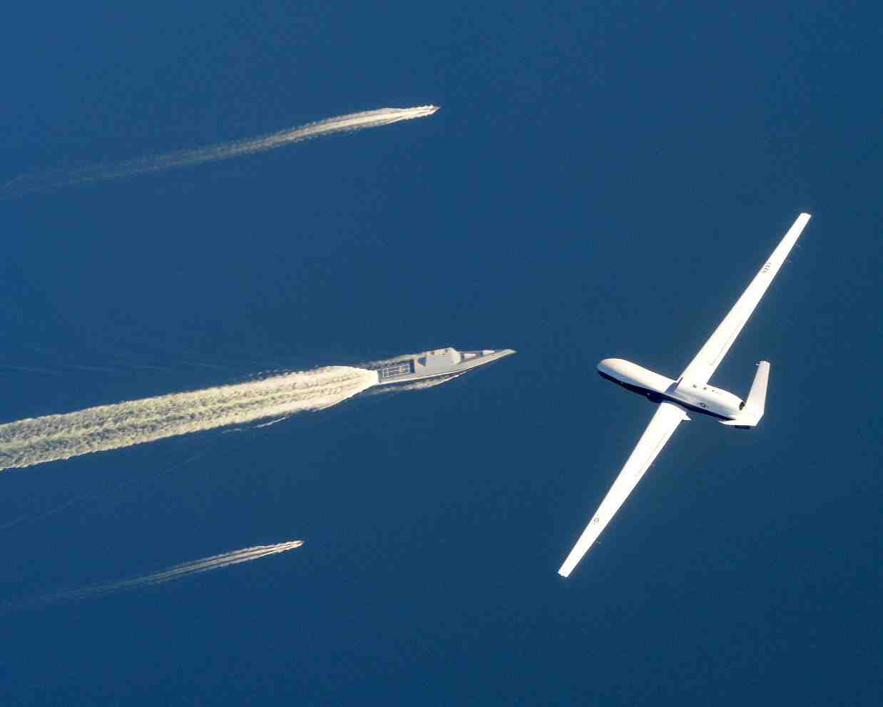 Le drone Triton possède un radar lui permettant de récolter des données à 360 degrés.