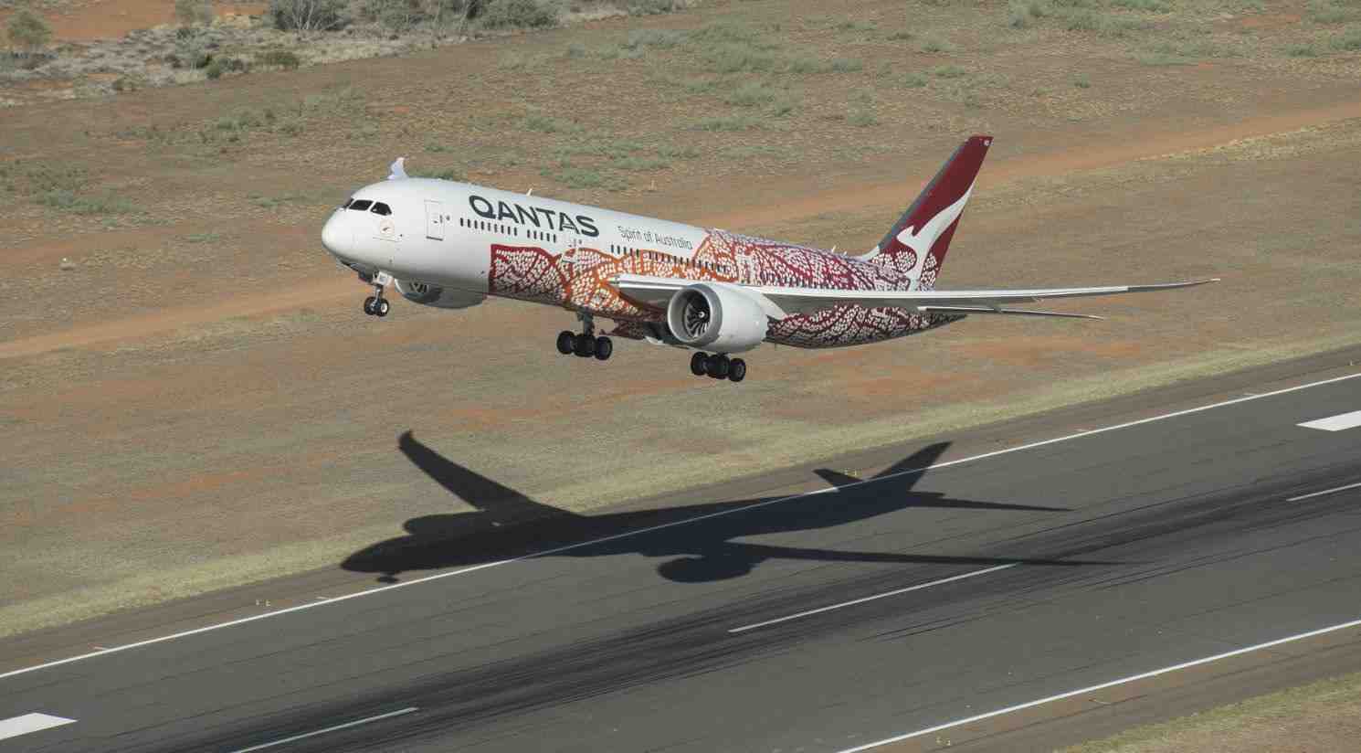 Boeing 787-9, "Emily".