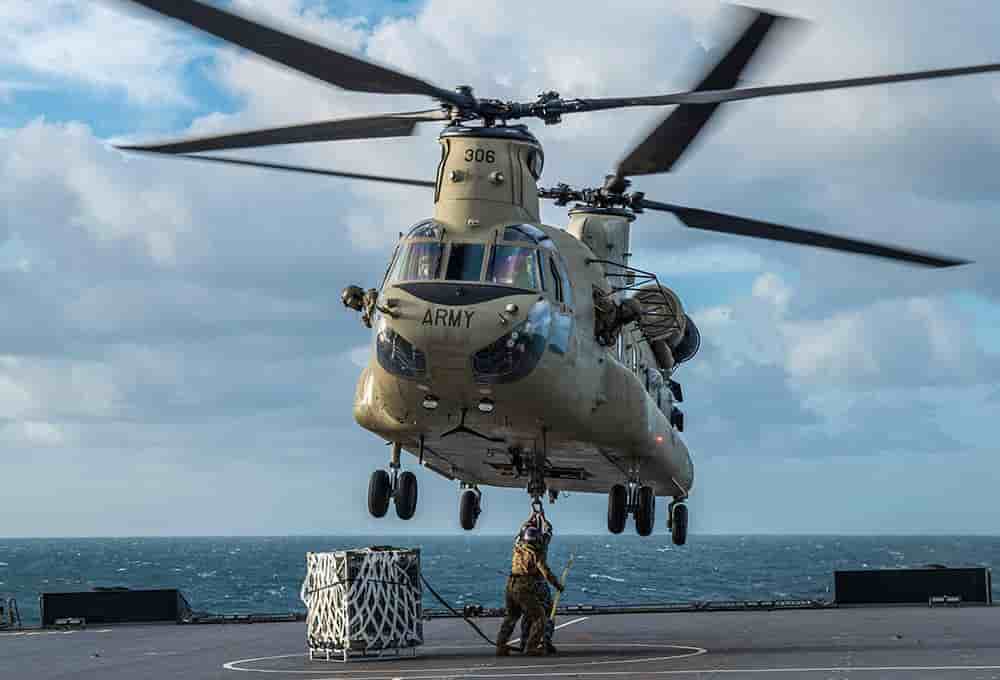Les Chinook peuvent maintenant opérer depuis les LSD "Canberra" de la Marine Australienne.