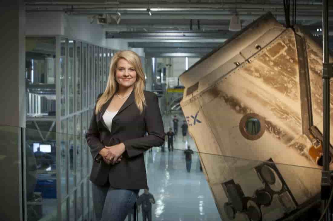 G. Shotwell à l'usine SpaceX de Hawthorne, en Californie