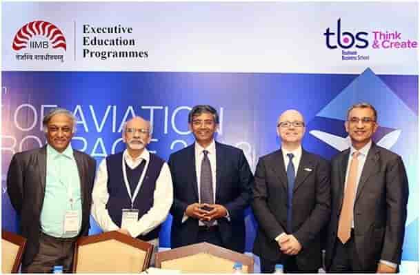 Dr. Raghunath S, Professeur, IIM Bangalore, Prof. G Raghuram, Directeur IIM Bangalore, Dr. Dwarakanath, Président, Airbus India, Dr. Christophe Bénaroya, Professeur et Directeur Aerospace MBA, et Vinay Dube, CEO, Jet Airways.
