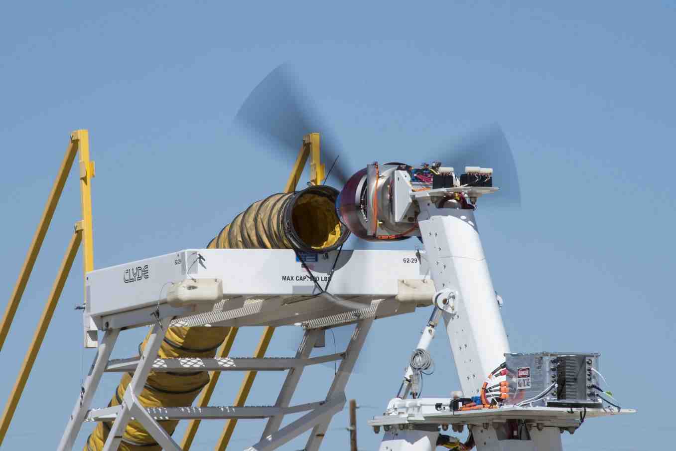 L'un des moteurs électriques de croisière JM-X57 aux essais sur son banc Voltair, au centre de recherches de la Nasa d'Armstrong en Californie.