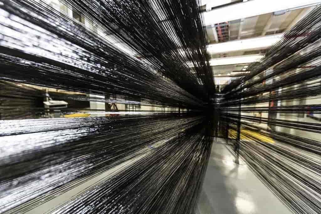 Métier à tisser les aubes en composites de l'usine Safran.