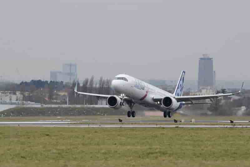 Pour Airbus, le marché medium regroupe mono-couloirs à rayon d'action étendu et bi-couloirs de moindre capacité.