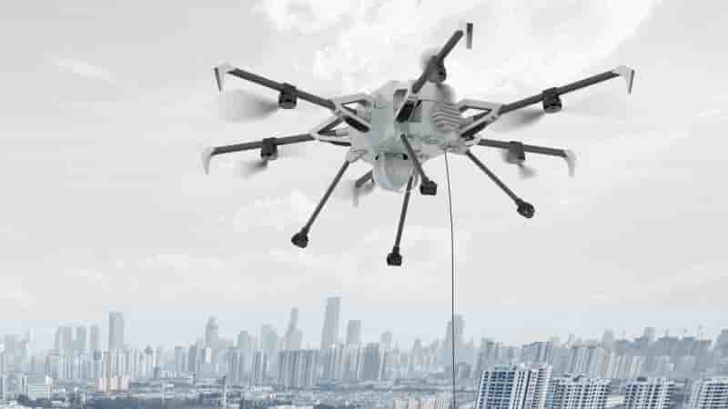 La solution de drones filaires d'Elistair permettent de conduire des missions de surveillance illimitée dans le temps.