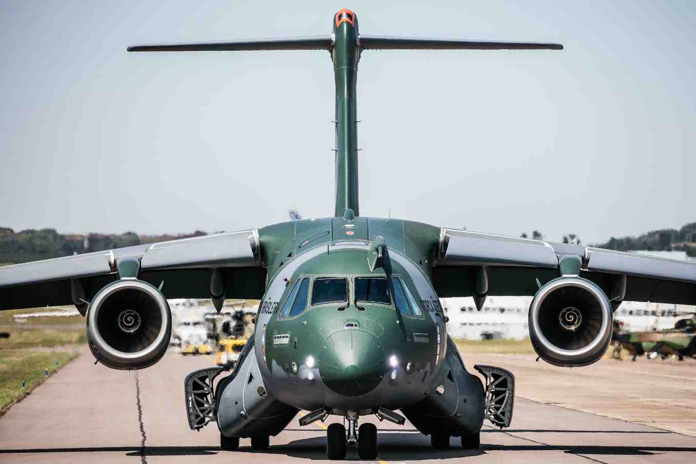 Le premier KC-390 dédié aux essais en vol a fait son retour après un incident ayant entraîné l'appareil au-delà de son enveloppe de vol, sans dommages structuraux selon son constructeur.