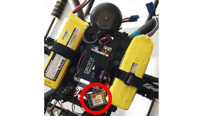 Le système EITS est installé directement sur le drone afin de pouvoir détemriner en temps réel sa position, sa vitesse et son altitude.