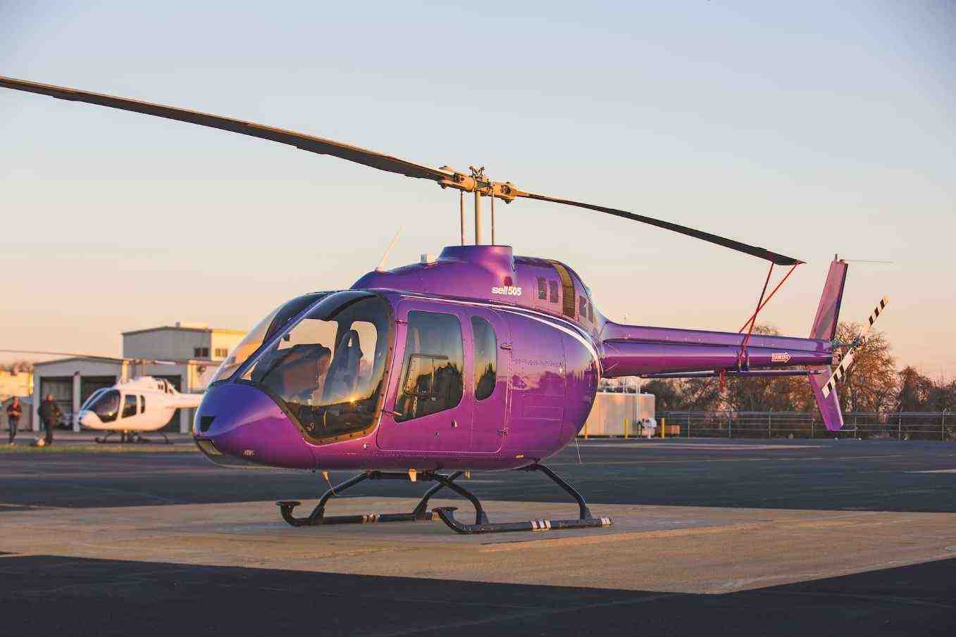Bell Helicopter a livré deux Bell 505 au Japon et a signé un accord de vente de machines similaires avec un opérateur vietnamien.