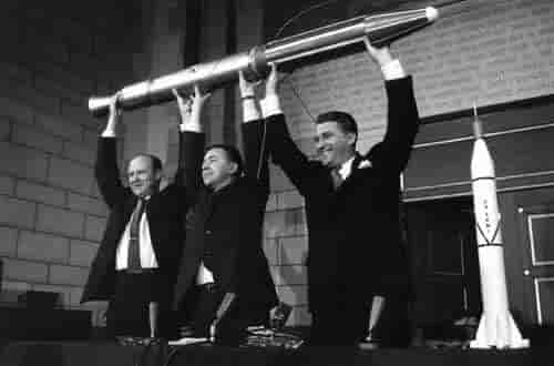 De g. à d. : William Pickering, James van Allen et Wernher von Braun