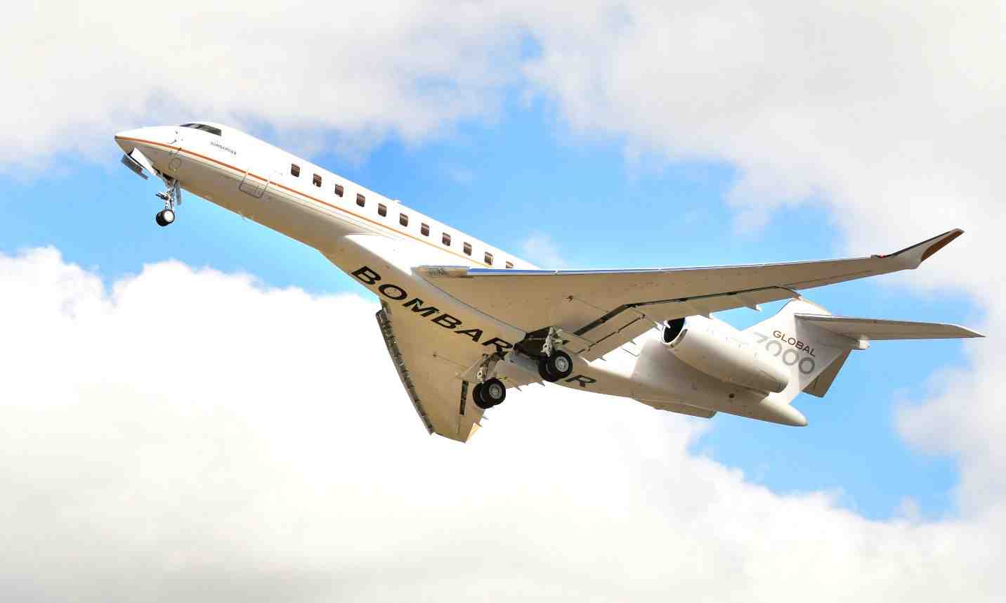 Le programme d'essais en vol du Bombardier Global 7000 dispose désormais de cnq appareils. FTV5, le dernier en date, a rejoint les quatre autres appareils le 30 janvier.